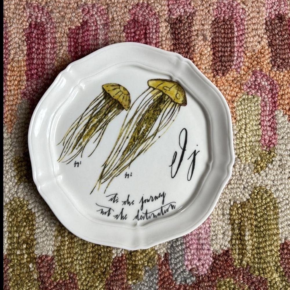 🪼Anthropologie Linea Carta Monogram Canapé J Plate Jellyfish